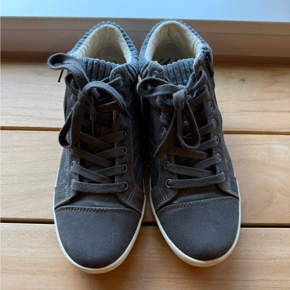 Men's Gray High-Top Sneakers - Picture 2 of 6